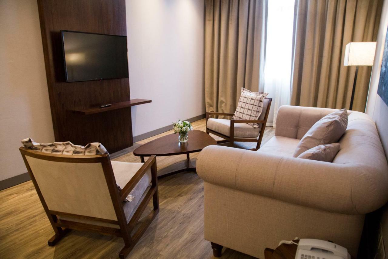 Hotel Land Plaza La Plata Eksteriør billede